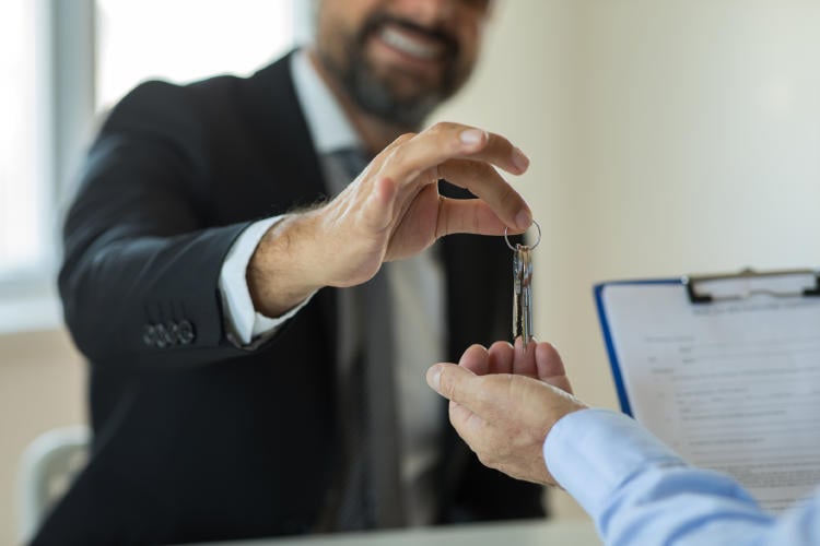 Entrega de llaves local alquilado Entrega de llaves local alquilado