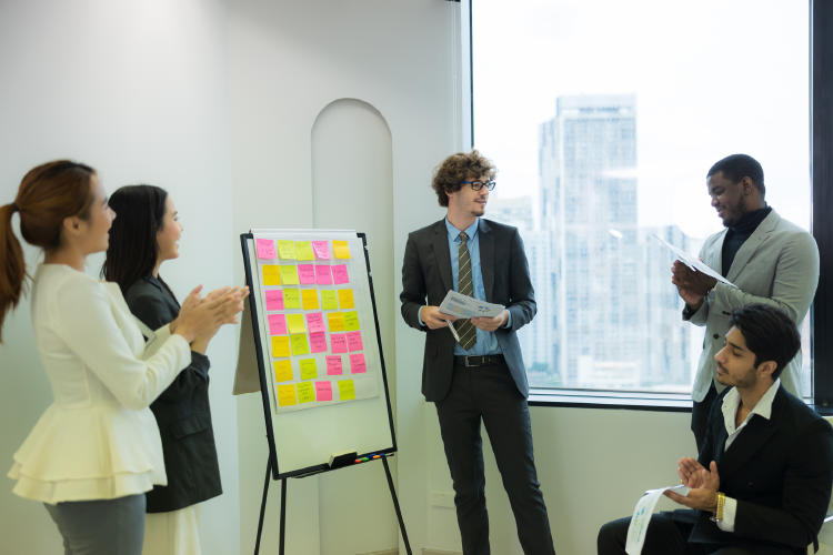 Scrum para hacer una retrospectiva del año y un plan de mejora Scrum para hacer una retrospectiva del año y un plan de mejora