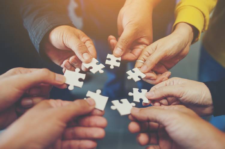 economia-colaborativa-piezas-puzzle economia-colaborativa-piezas-puzzle