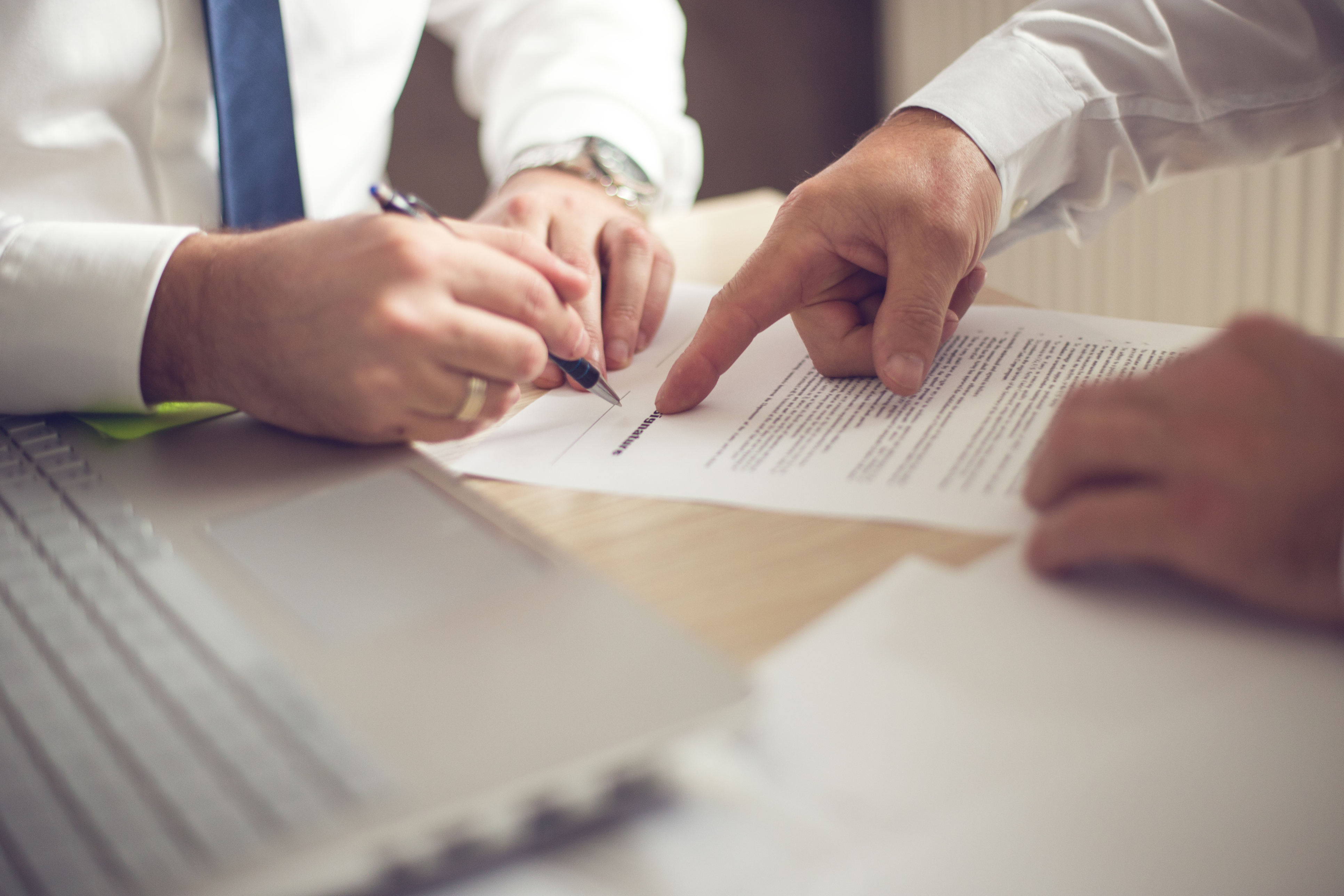 Cómo hacer un contrato mercantil sin errores legales