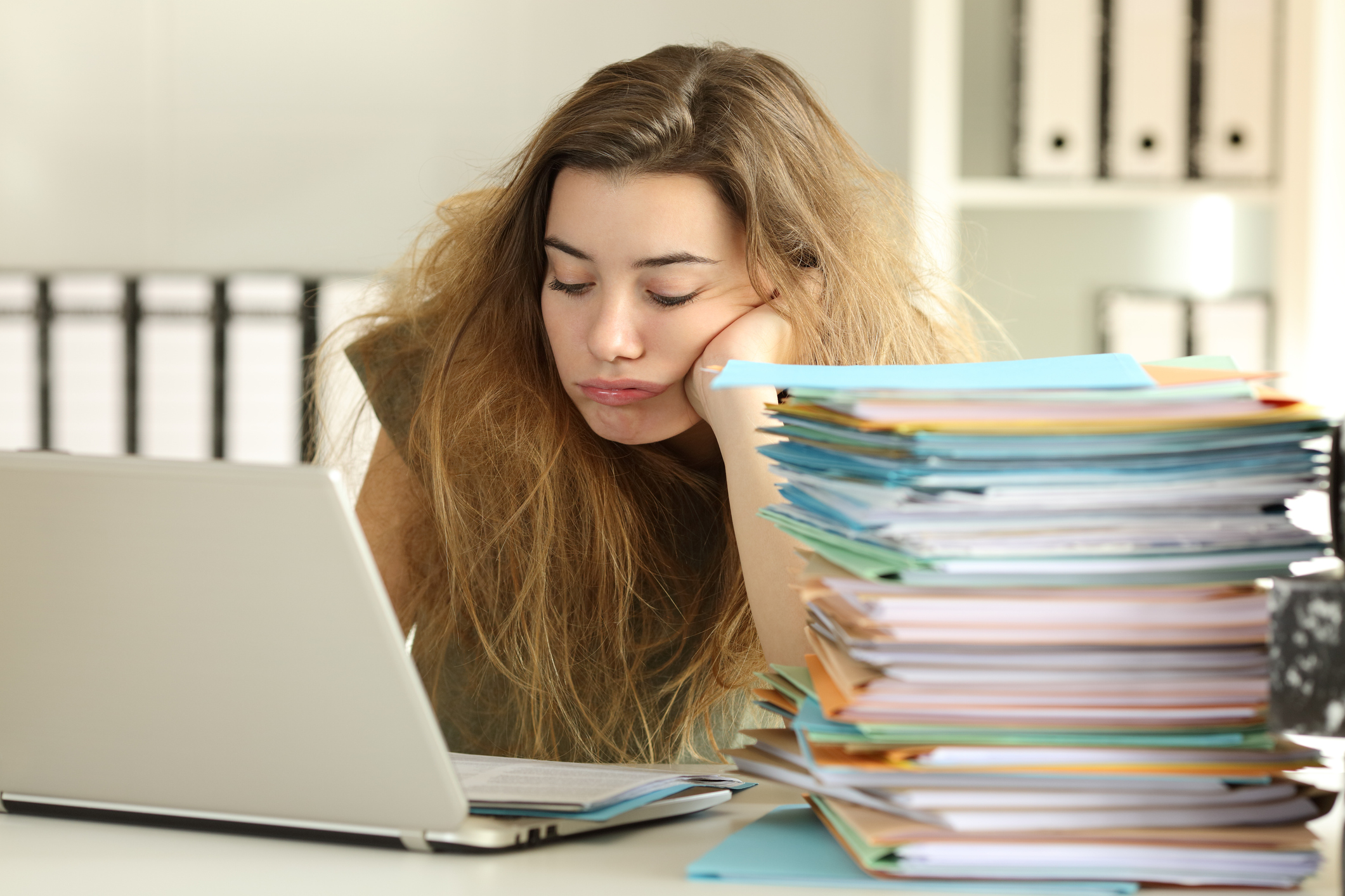 C&oacute;mo tratar con becarios: tipos de pr&aacute;cticas y consejos