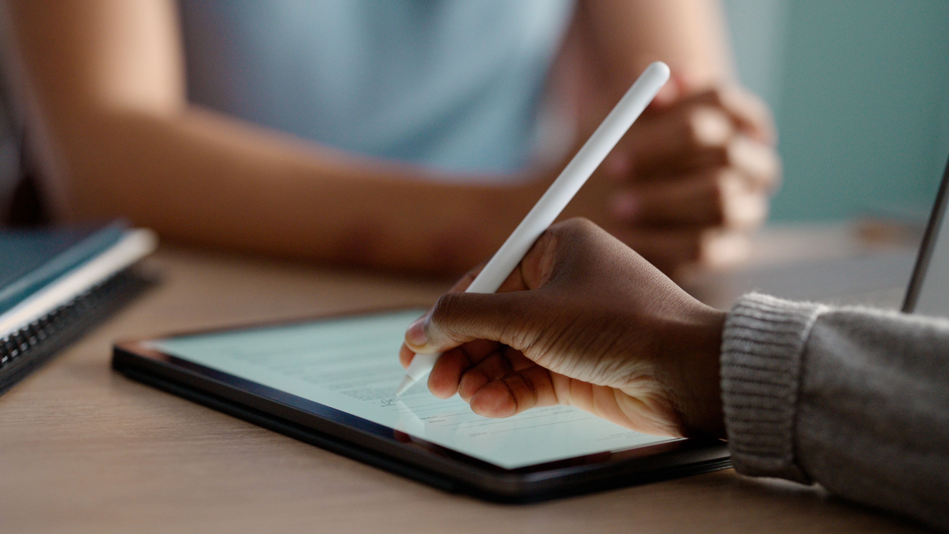 Cómo usar la firma digital en contratos de temporada