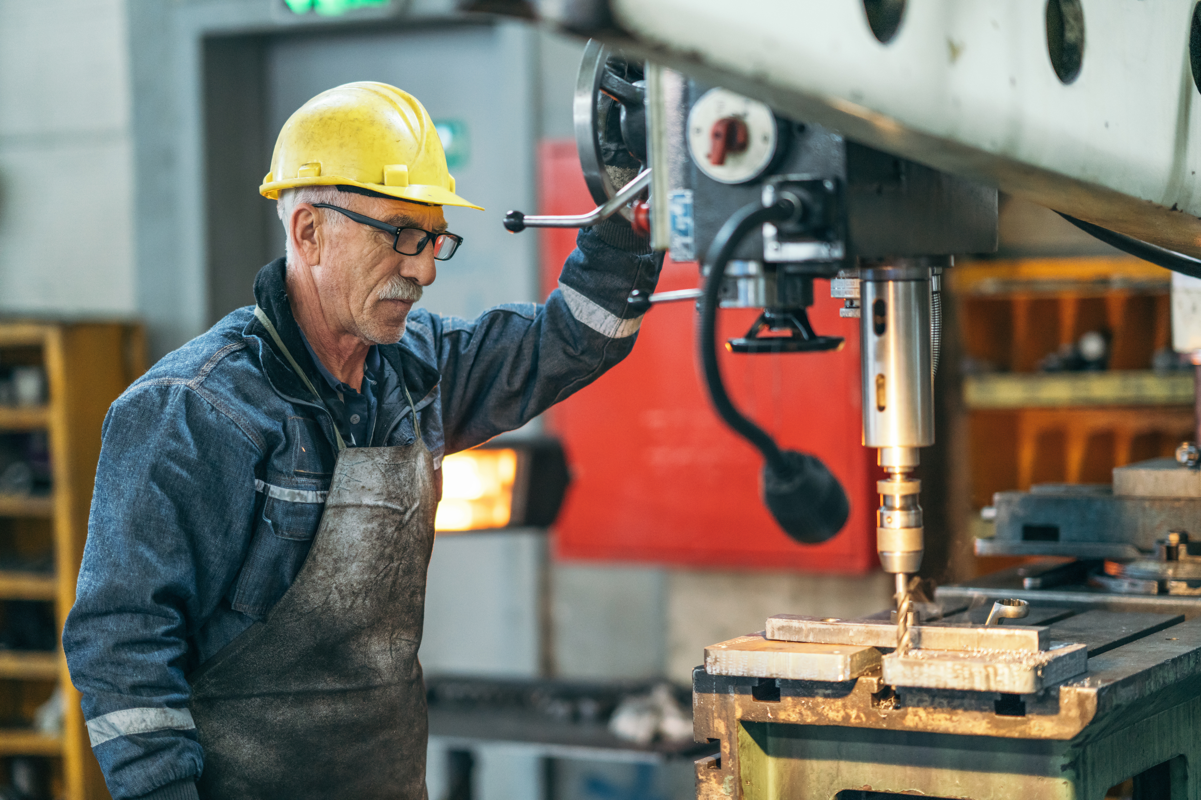 ¿Deberías contratar a mayores de 55? Ventajas y realidades
