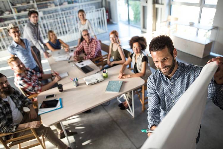 trabajo-equipo-reunion-negocios-empleados trabajo-equipo-reunion-negocios-empleados