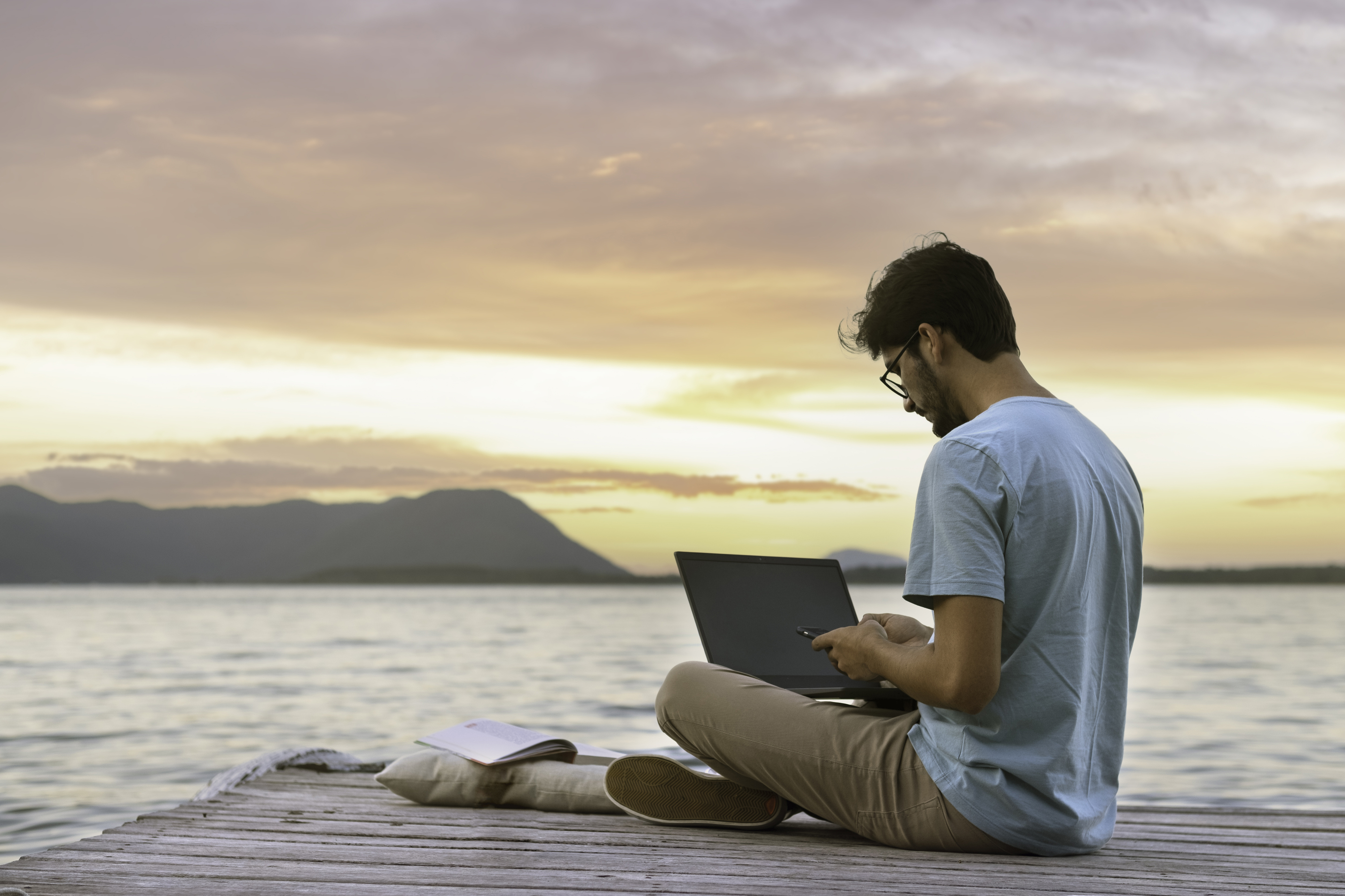 N&oacute;madas digitales en tu equipo: Fiscalidad y ciberseguridad