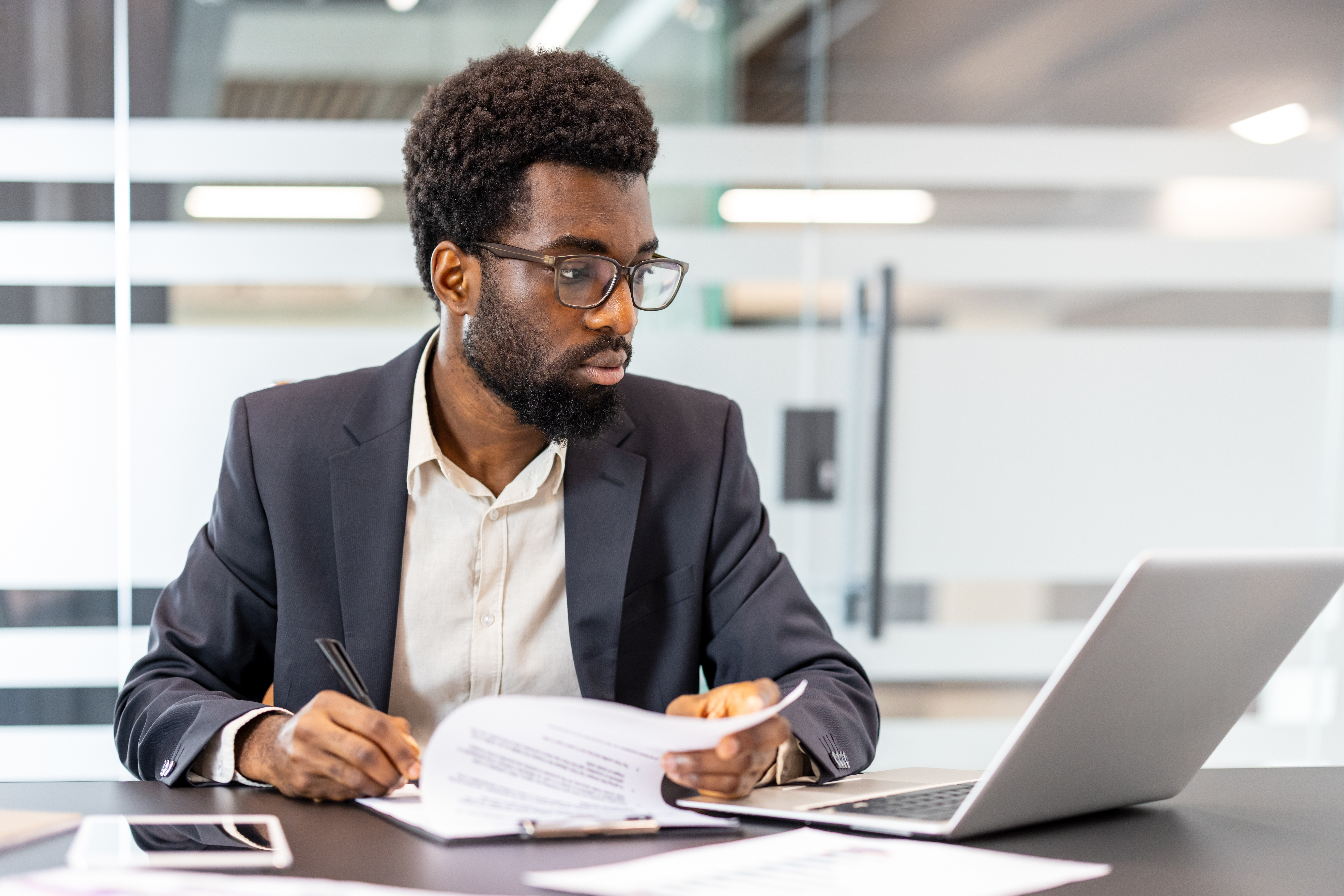 Dark data en empresas: qu&eacute; es y c&oacute;mo aprovechar los datos que ya tienes