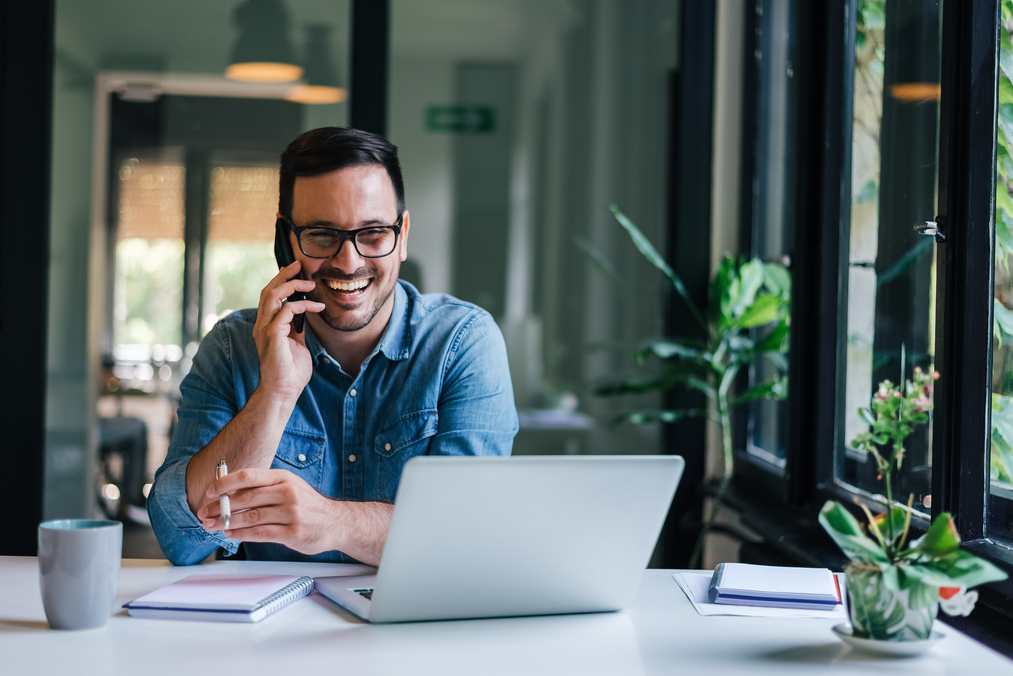 ¿Gestoría online o presencial? Comparativa real