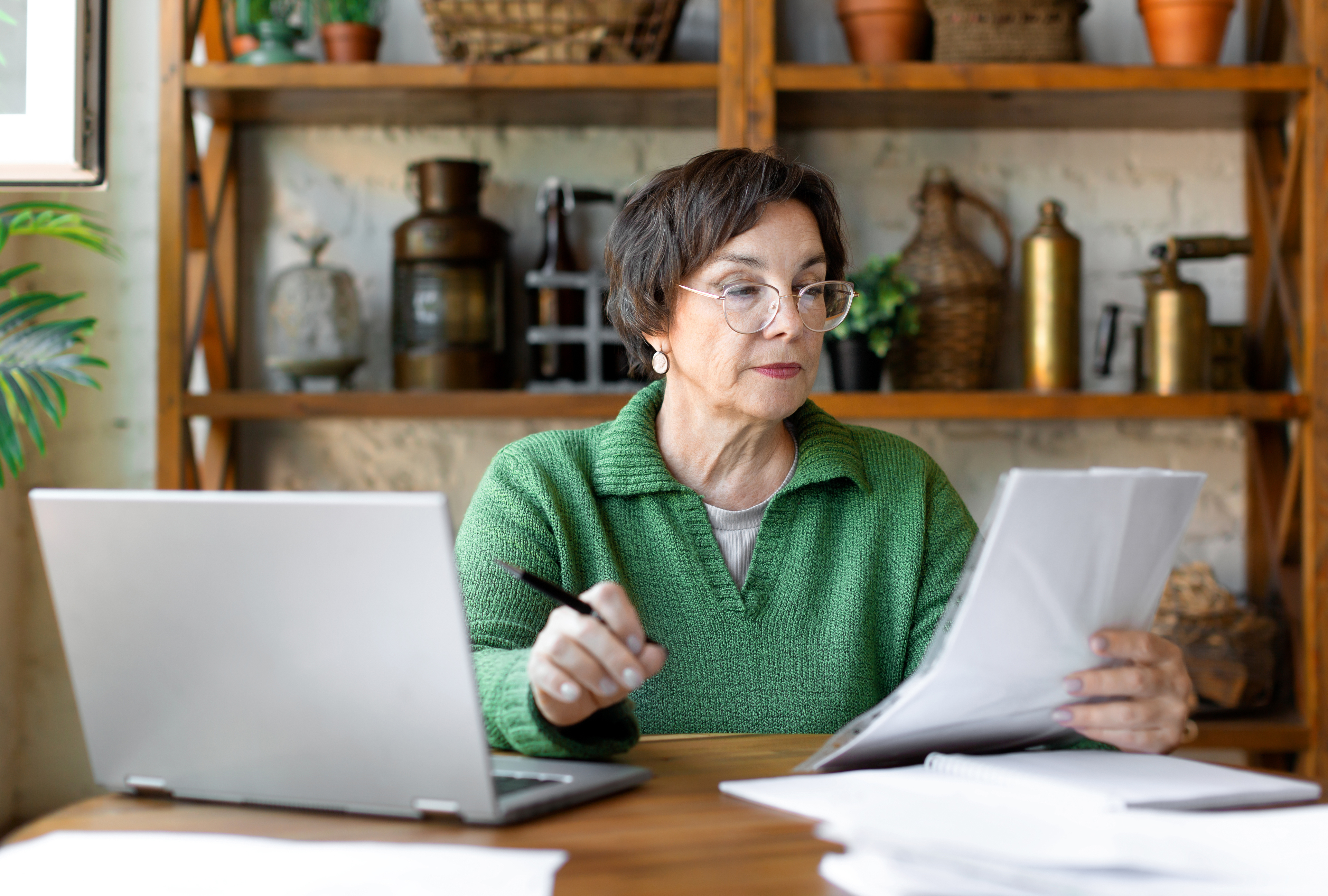 ¿Deberías contratar a mayores de 55? Ventajas y realidades