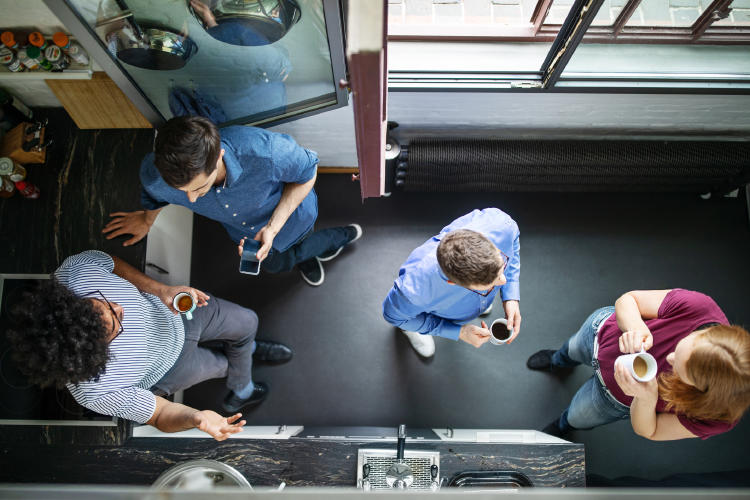 Empleados consumiendo café Empleados consumiendo café