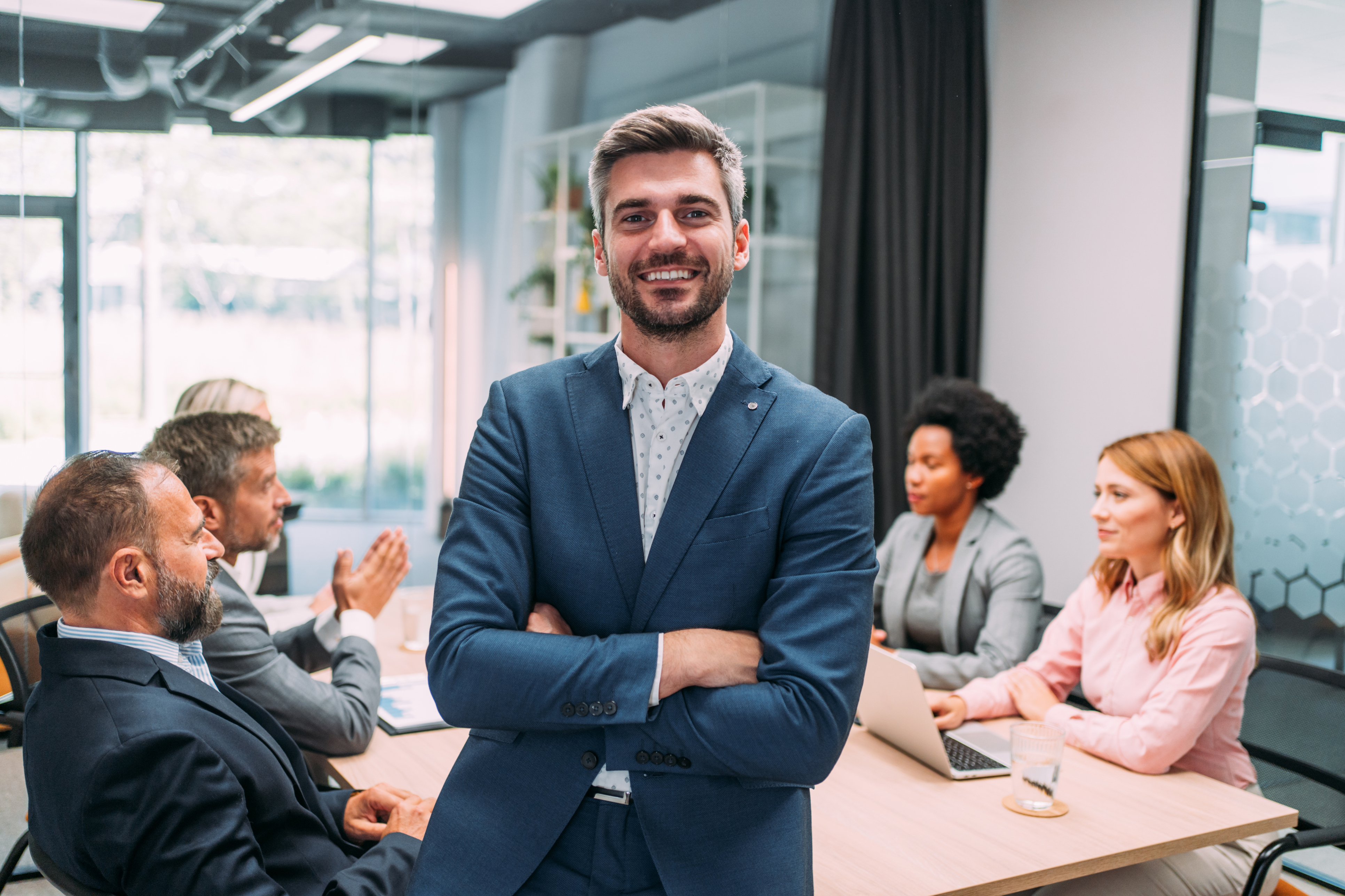 Por qué dar feedback constructivo es la habilidad que todo jefe necesita en 2025