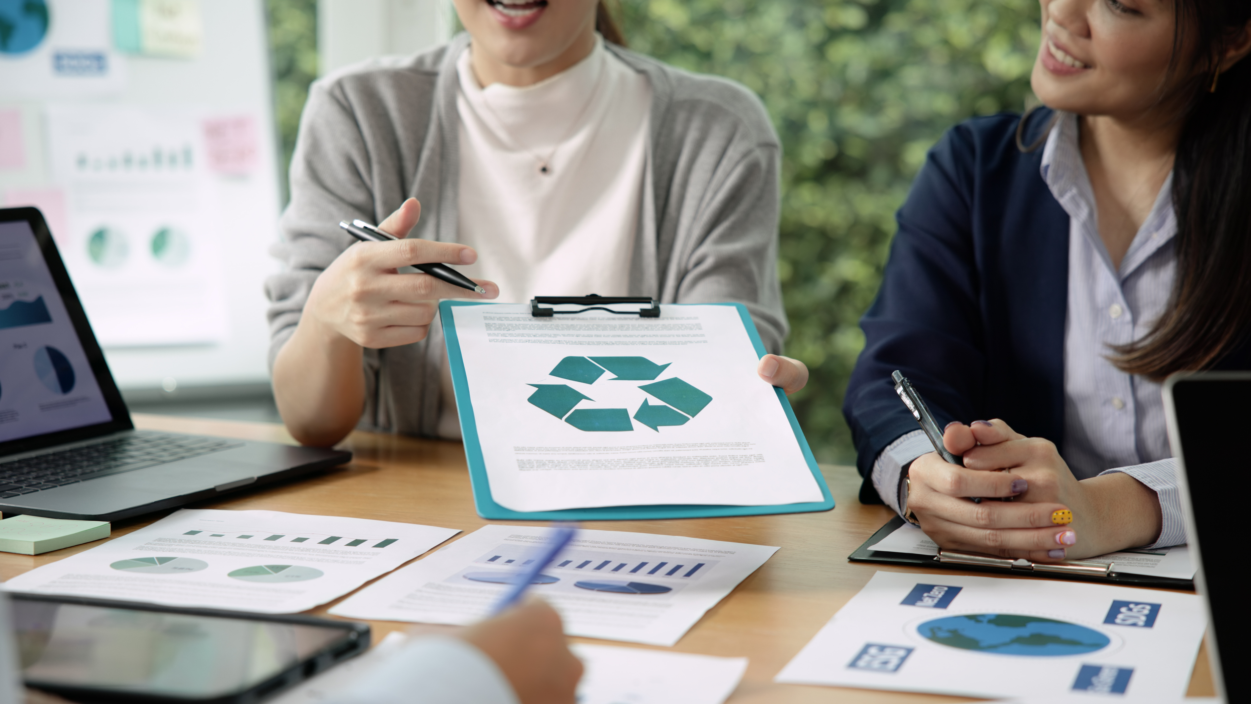 Qu&eacute; es la econom&iacute;a circular en empresa: ventajas y desventajas
