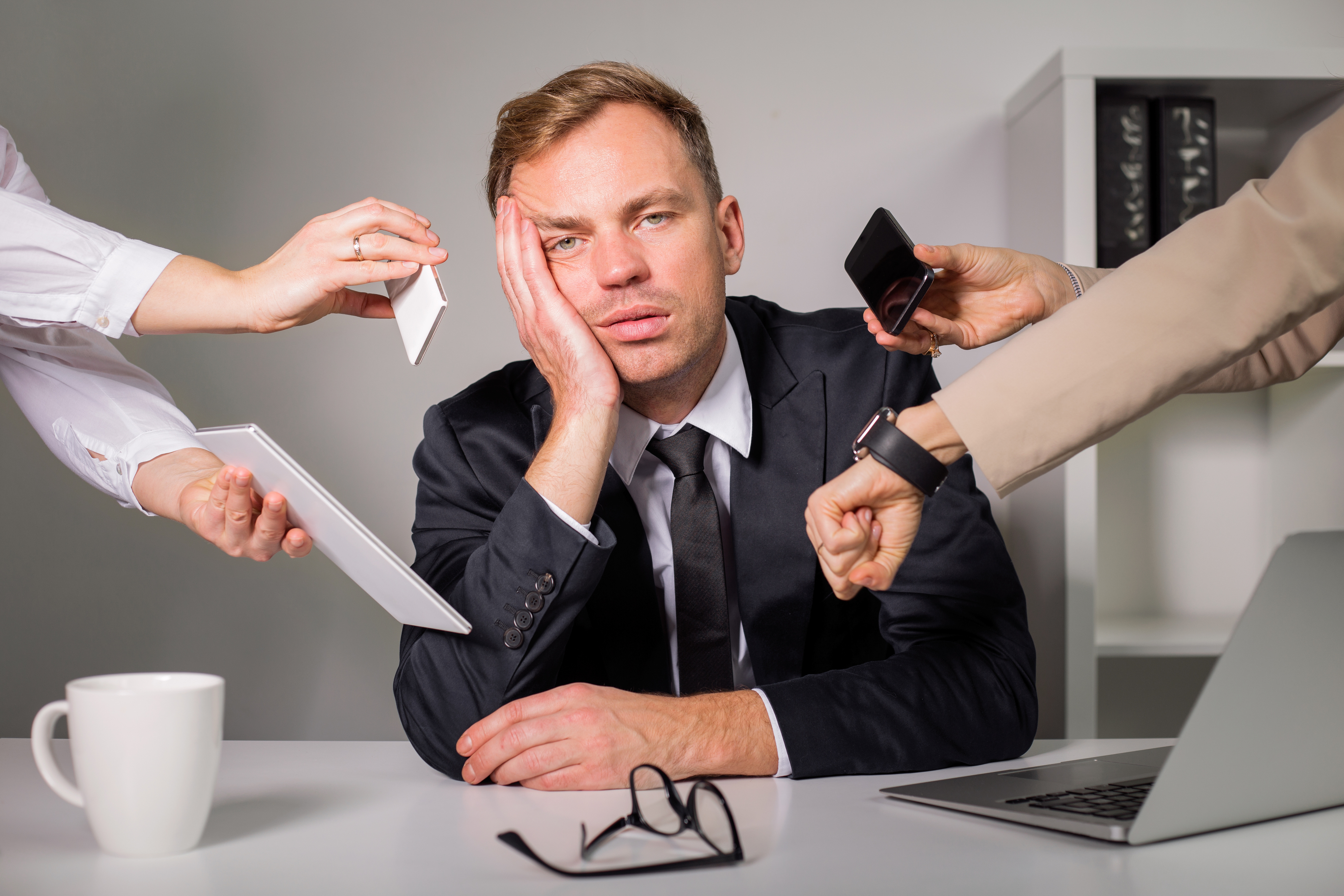 ¿Cómo afecta la fatiga digital al rendimiento laboral?