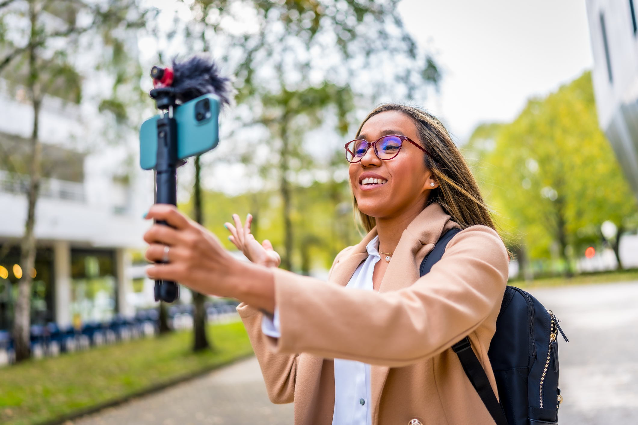 C&oacute;mo configurar tu eSIM de Yoigo y usar un solo m&oacute;vil para todo