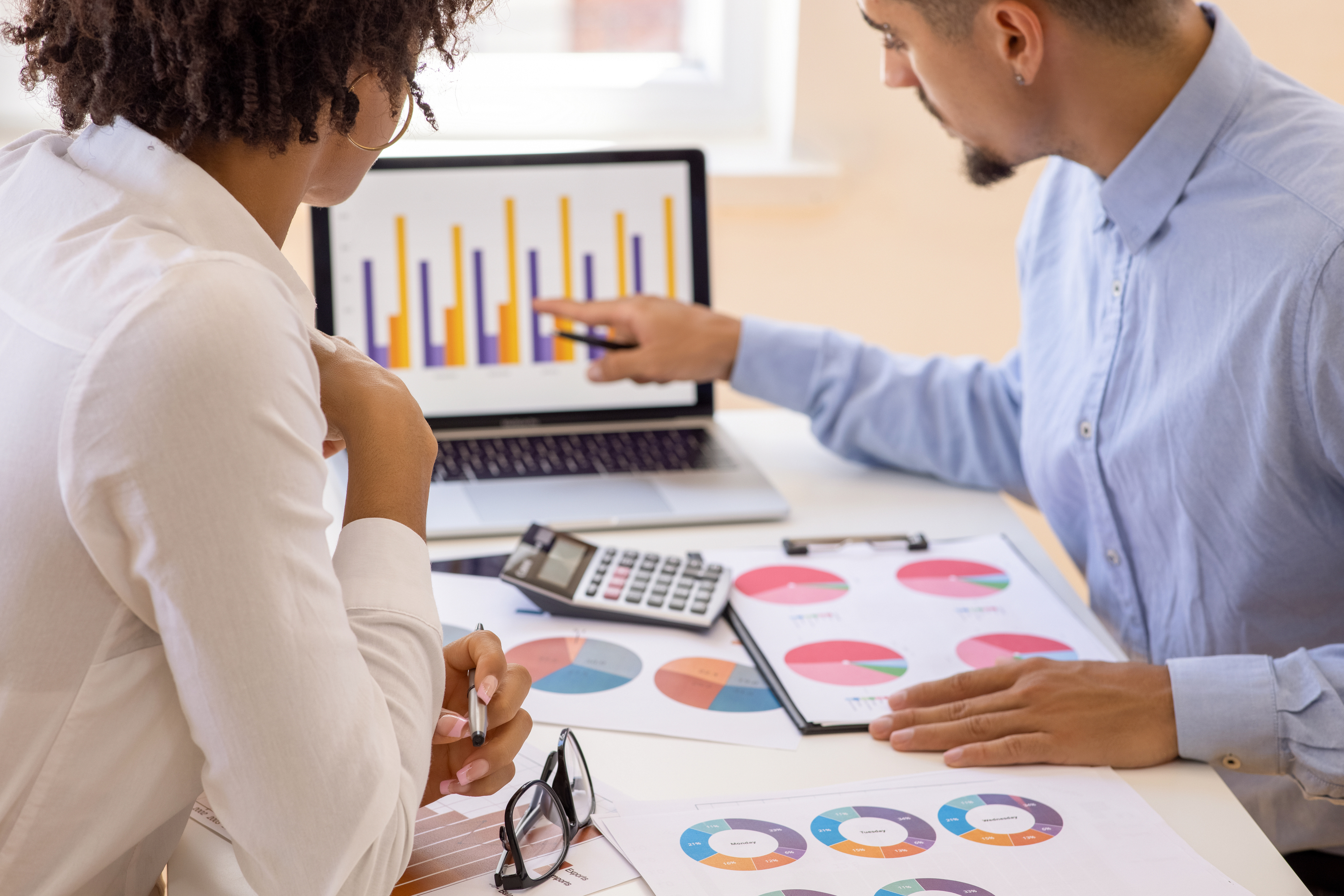¿Vale la pena externalizar tu contabilidad en 2025?