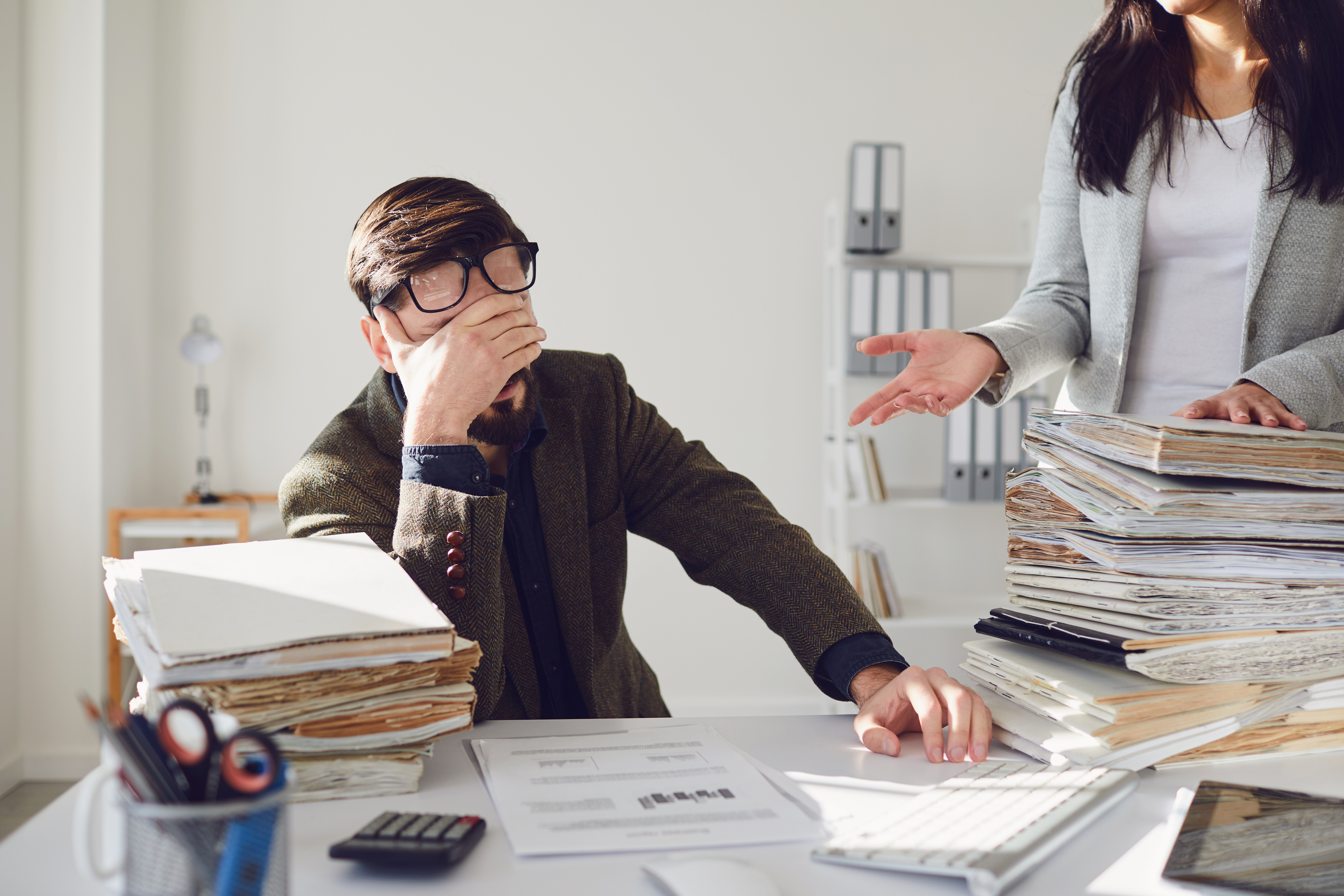 ¿Trabajas más horas de las que deberías? Señales de que necesitas poner límites