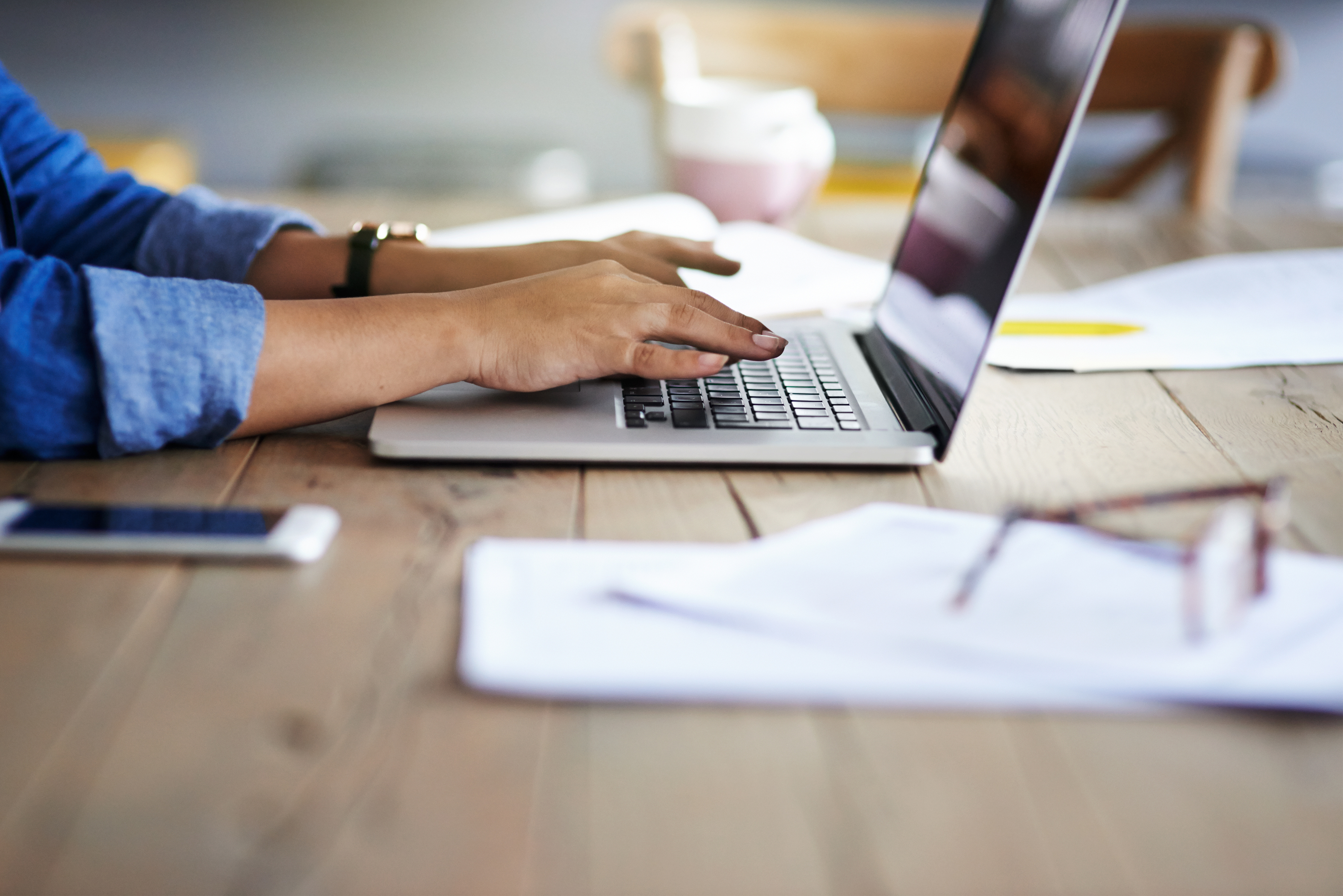 ¿Gestoría online o presencial? Comparativa real