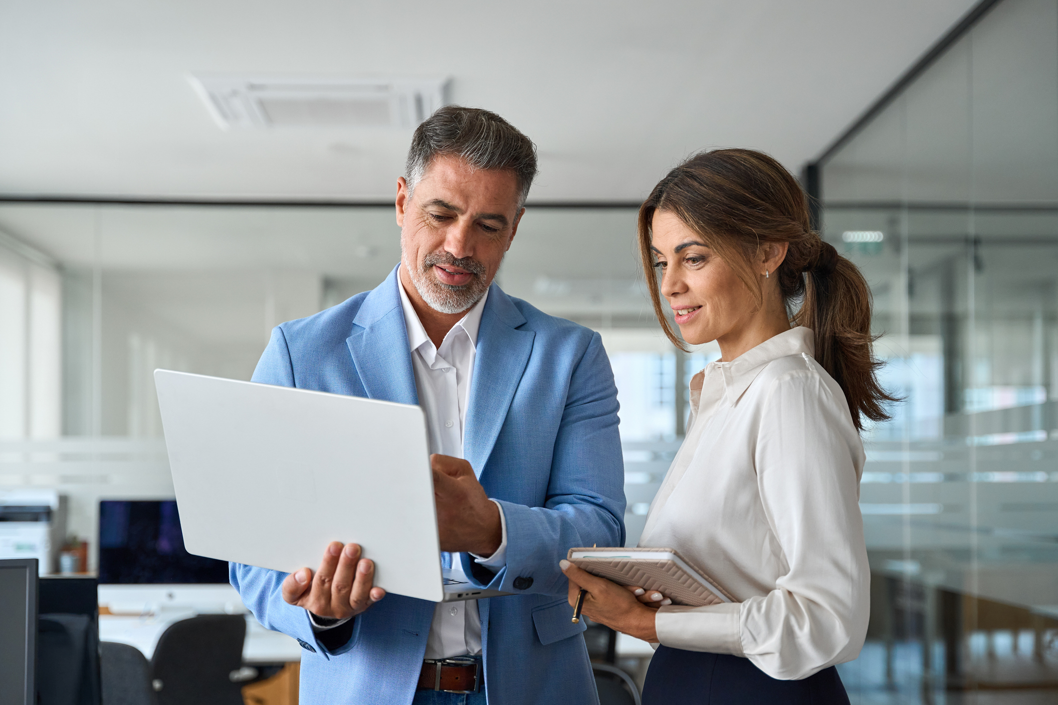 Quiet hiring: qu&eacute; es esta tendencia laboral y c&oacute;mo aplicarla en tu empresa